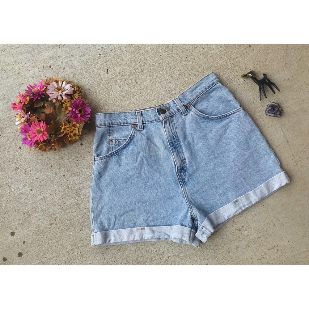 LEVIS vintage 90s light wash Cuff DENIM SHORTS 30